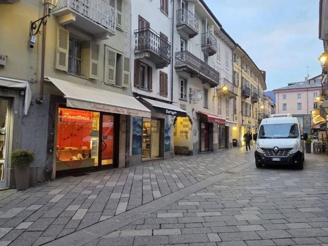 Locale Commerciale in affitto a Le Gotrau, Aosta