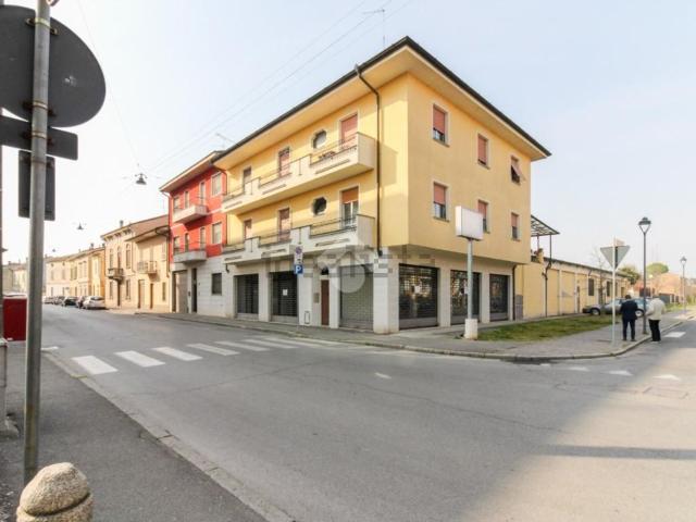 Locale Commerciale in affitto a Soresina, Lombardia