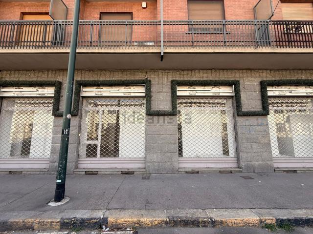 Locale Commerciale in affitto a Circoscrizione 5, Piemonte