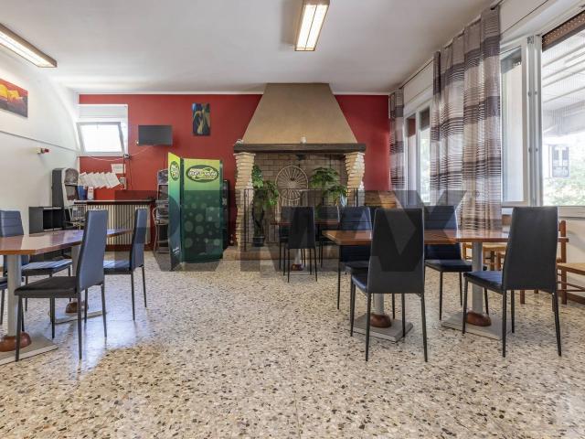 Locale Commerciale in affitto a Maddalena, Somma Lombardo