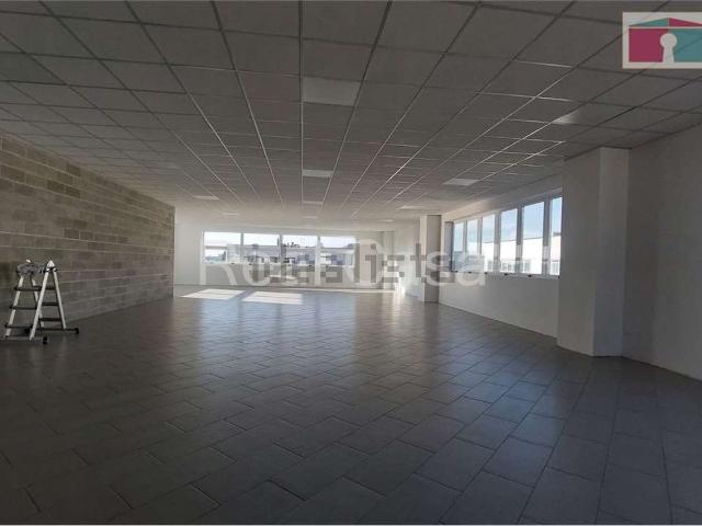 Locale Commerciale in affitto a Modena, Reggio Emilia