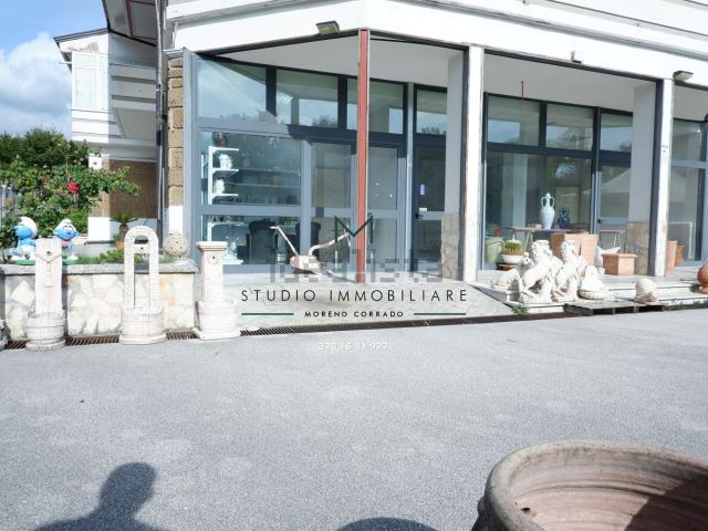 Locale Commerciale in affitto a Avellino, Campania