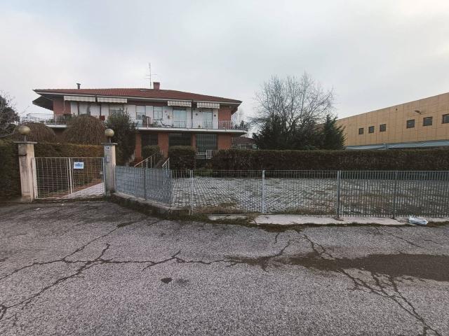 Locale Commerciale in affitto a Piemonte, Cuneo
