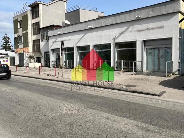 Locale Commerciale in affitto a Arzano, Campania