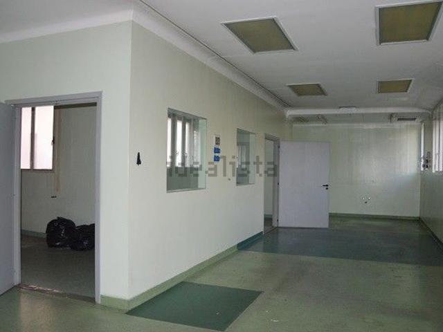 Locale Commerciale in affitto a Centro, Gallarate