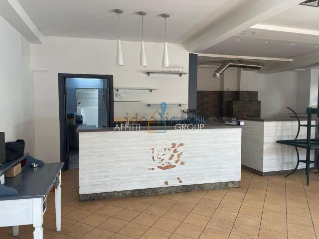 Locale Commerciale in affitto a San Carlo, Marina Di Massa