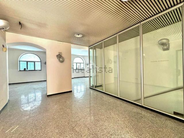 Locale Commerciale in affitto a Caponago, Lombardia