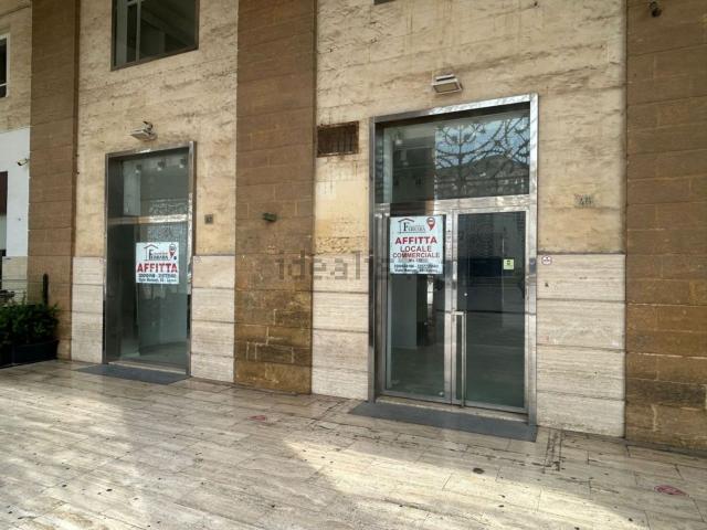 Locale Commerciale in affitto a Puglia, Lecce
