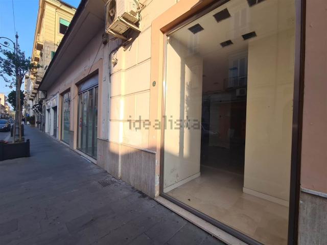 Locale Commerciale in affitto a Sant'Andrea dei Lagni, Santa Maria Capua