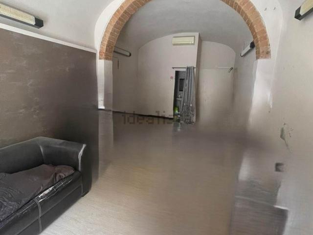 Locale Commerciale in affitto a Unione dei Comuni Circondario dell'Empolese Valdelsa, Lucardo