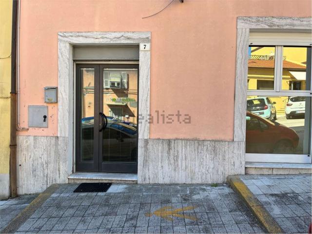 Locale Commerciale in affitto a Marche, Ancona