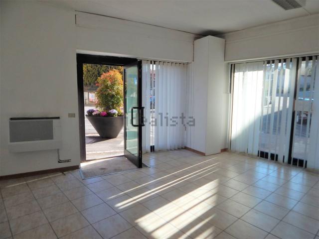 Locale Commerciale in affitto a Piemonte, Biella