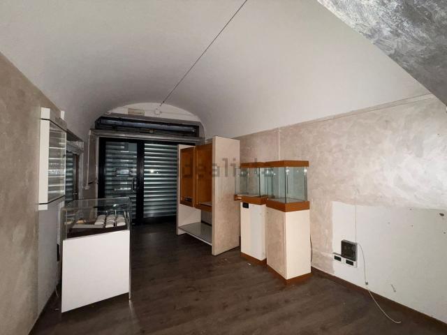 Locale Commerciale in affitto a Piemonte, Alessandria