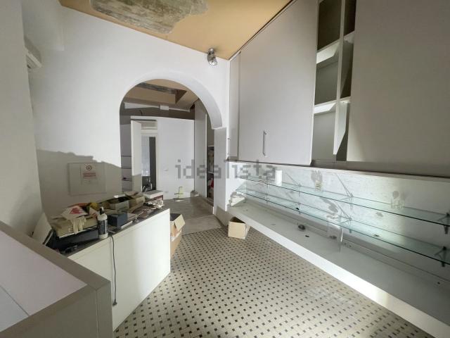 Locale Commerciale in affitto a Zona Centro, Brescia