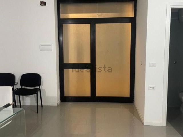 Locale Commerciale in affitto a Centro, Puglia