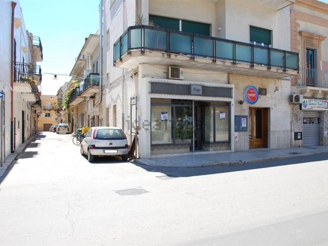 Locale Commerciale in affitto a Puglia, Taranto