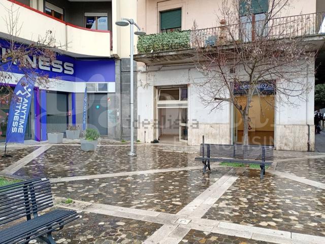 Locale Commerciale in affitto a Benevento, Campania