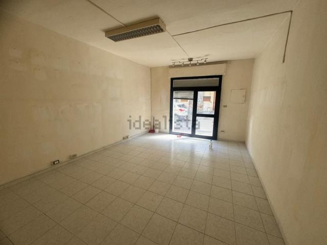 Locale Commerciale in affitto a Oltrera, Pontedera