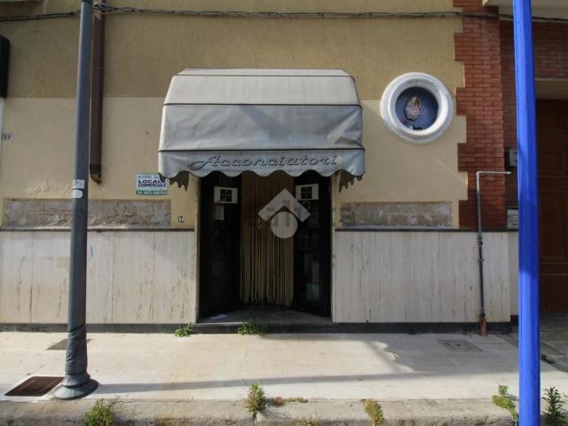 Locale Commerciale in affitto a Casagiove, Campania