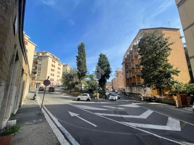 Locale Commerciale in affitto a Municipio Roma XIII, Roma Capitale