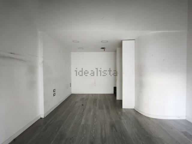 Locale Commerciale in affitto a Municipalità 5, Campania