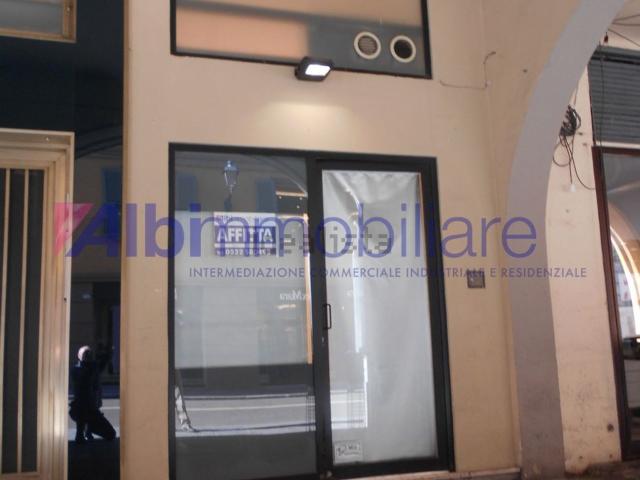 Locale Commerciale in affitto a San Nicolò, Re
