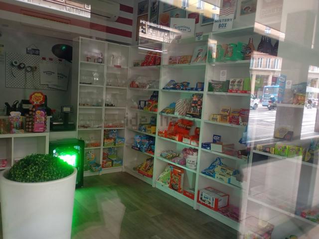 Locale Commerciale in affitto a Porto-Saragozza, Bologna