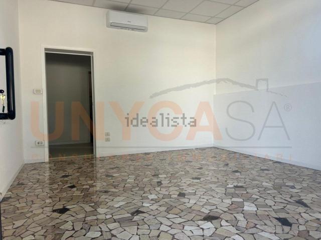 Locale Commerciale in affitto a Brusegana, Padova