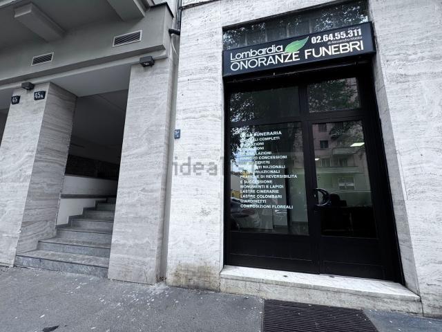 Locale Commerciale in affitto a Municipio 8 di Milano, Milano