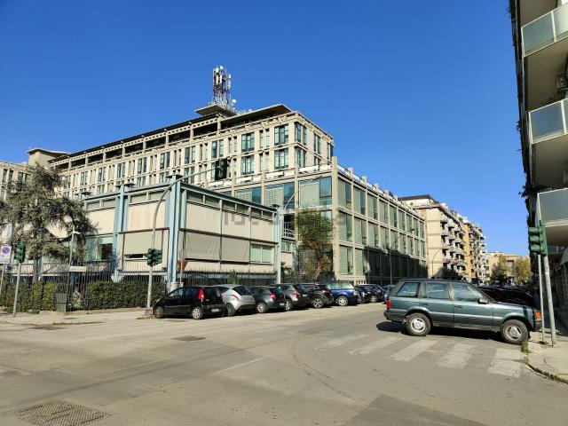 Locale Commerciale in affitto a VIII Circoscrizione, Palermo