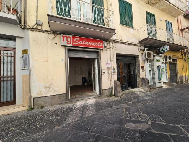 Locale Commerciale in affitto a Nola, Campania