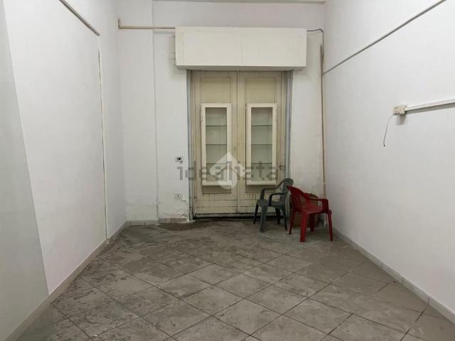 Locale Commerciale in affitto a Casoria, Campania