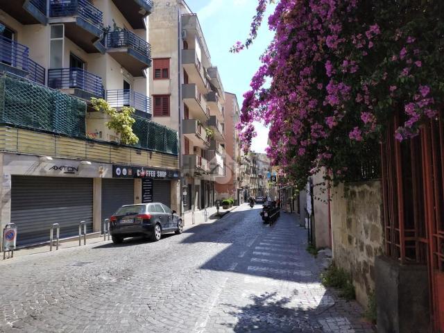 Locale Commerciale in affitto a Castellammare Di Stabia, Campania