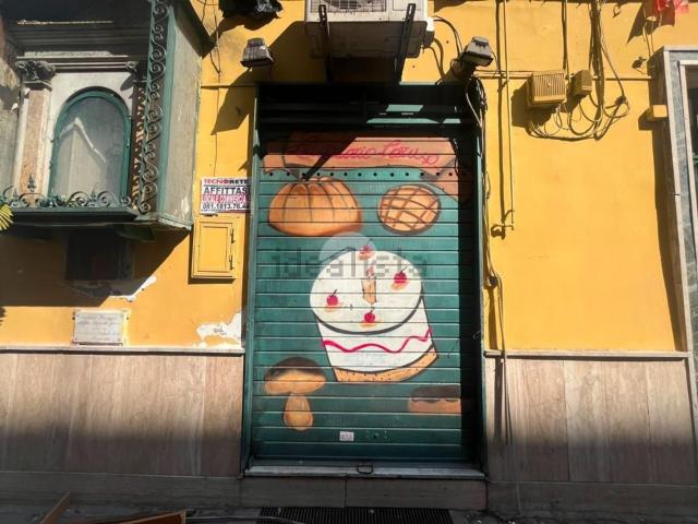 Locale Commerciale in affitto a Municipalità 3, Campania