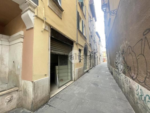 Locale Commerciale in affitto a Zona Sud, Brescia