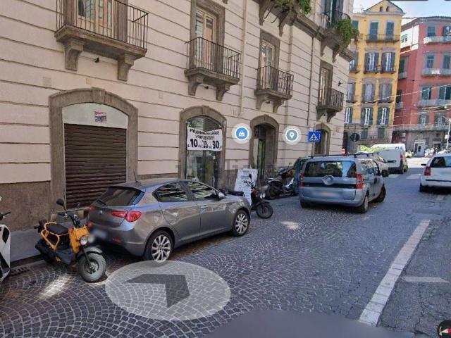 Locale Commerciale in affitto a Municipalità 2, Campania