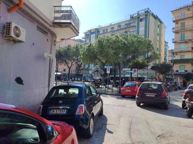 Locale Commerciale in affitto a Salerno, Pastena