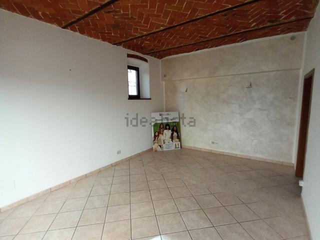 Locale Commerciale in affitto a Gallo, Montecatini Terme