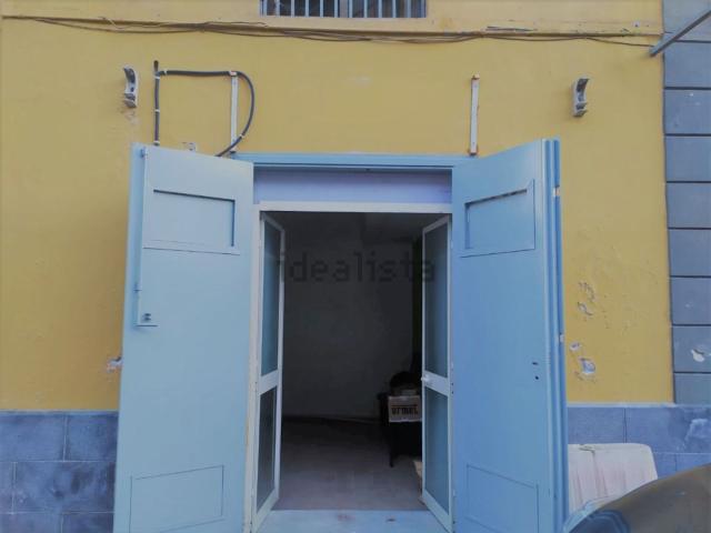 Locale Commerciale in affitto a Municipalità 10, Campania