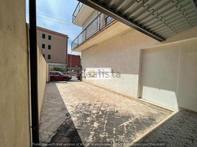 Locale Commerciale in affitto a Canicattini Bagni, Sicilia