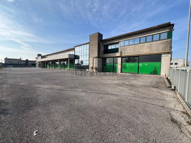 Locale Commerciale in affitto a Casola, Veneto