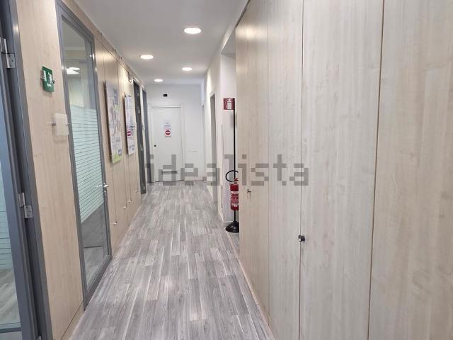 Locale Commerciale in affitto a Vivere Verde, Marche