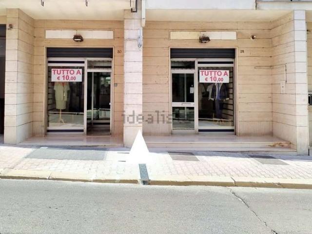 Locale Commerciale in affitto a Puglia, Bari