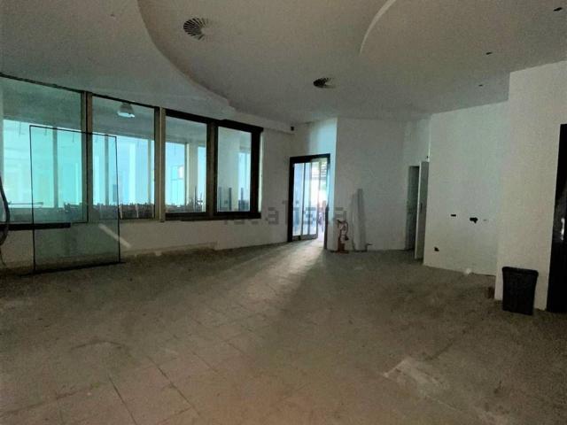 Locale Commerciale in affitto a Soccorso, Prato