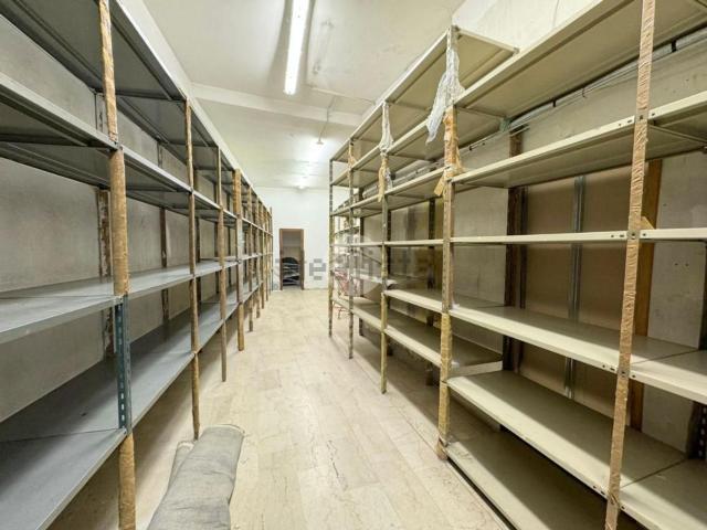 Locale Commerciale in affitto a Zona Centro, Brescia