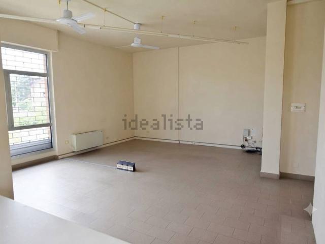 Locale Commerciale in affitto a Borgo Aragno, Piemonte