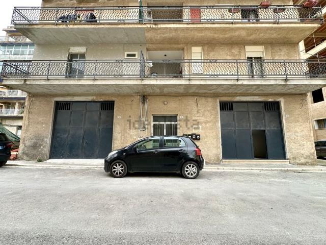 Locale Commerciale in affitto a Partinico, Sicilia