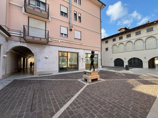 Locale Commerciale in affitto a Castelfranco Veneto, Veneto