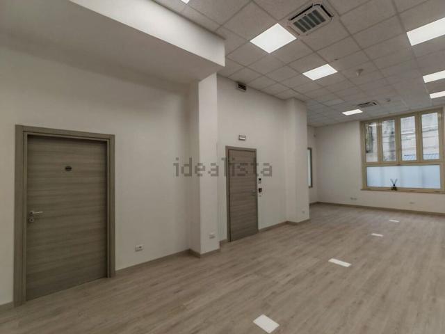 Locale Commerciale in affitto a Calabria, Catanzaro