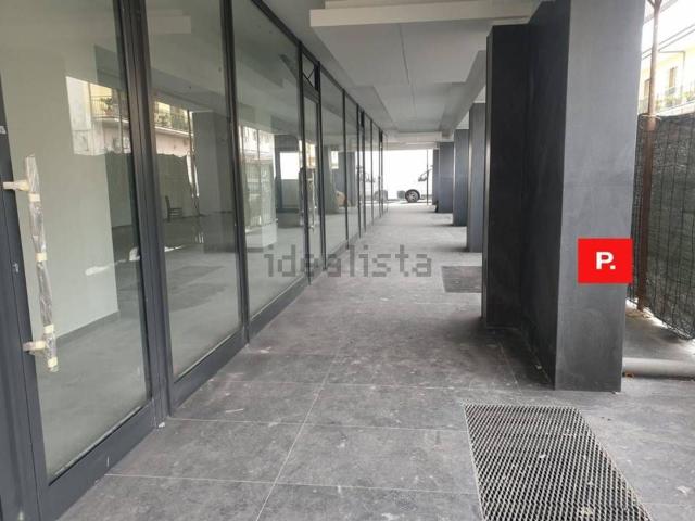 Locale Commerciale in affitto a Curti, Campania